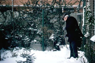 Opa ruimt sneeuw Opa ruimt sneeuw