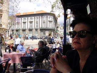 Hedy op een terras Hedy op een terras