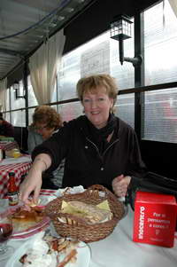 Ingrid in restaurant markt Santo da Serra Ingrid in restaurant markt Santo da Serra