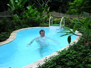 Aad in het zwembad Aad in het zwembad