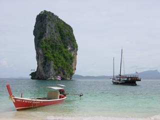 Bootjes bij Poda-island Bootjes bij Poda-island